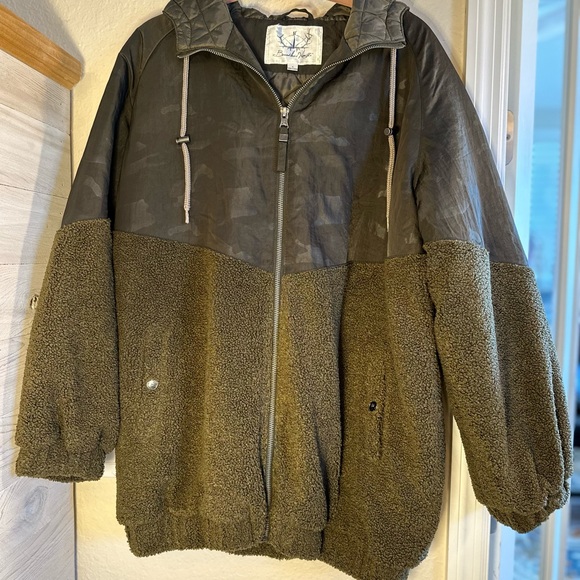 Boundless North buckle Camo pierced SM jacket, oversized pockets NWOT army green - Picture 6 of 14